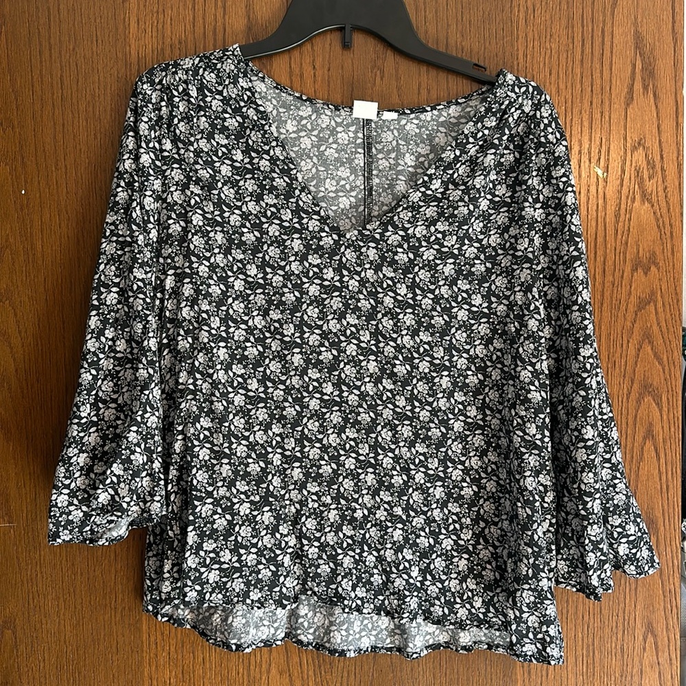 black and white vneck blouse